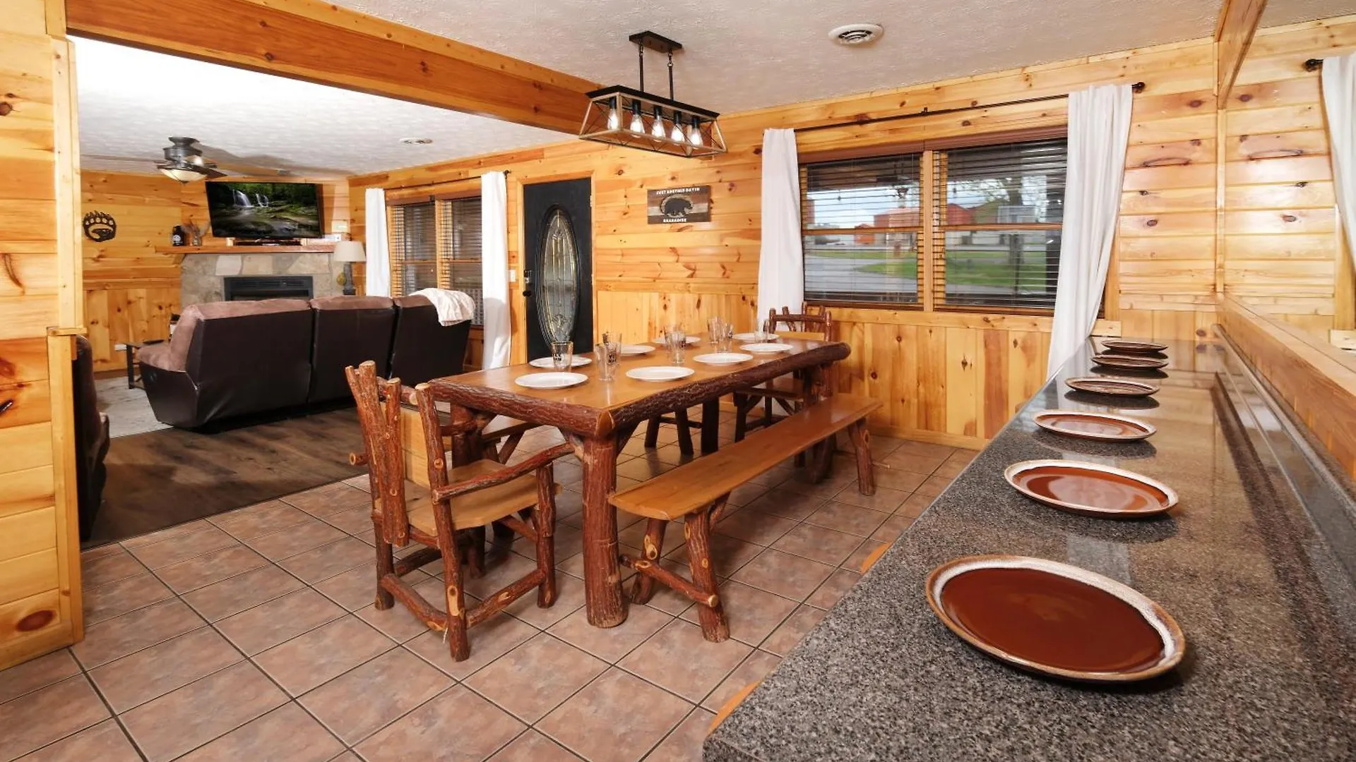 6br W Outdoor Pool Just 3 Min To Pigeon Forge! Free Attraction Tickets Gameroom Hot Tub Holiday home