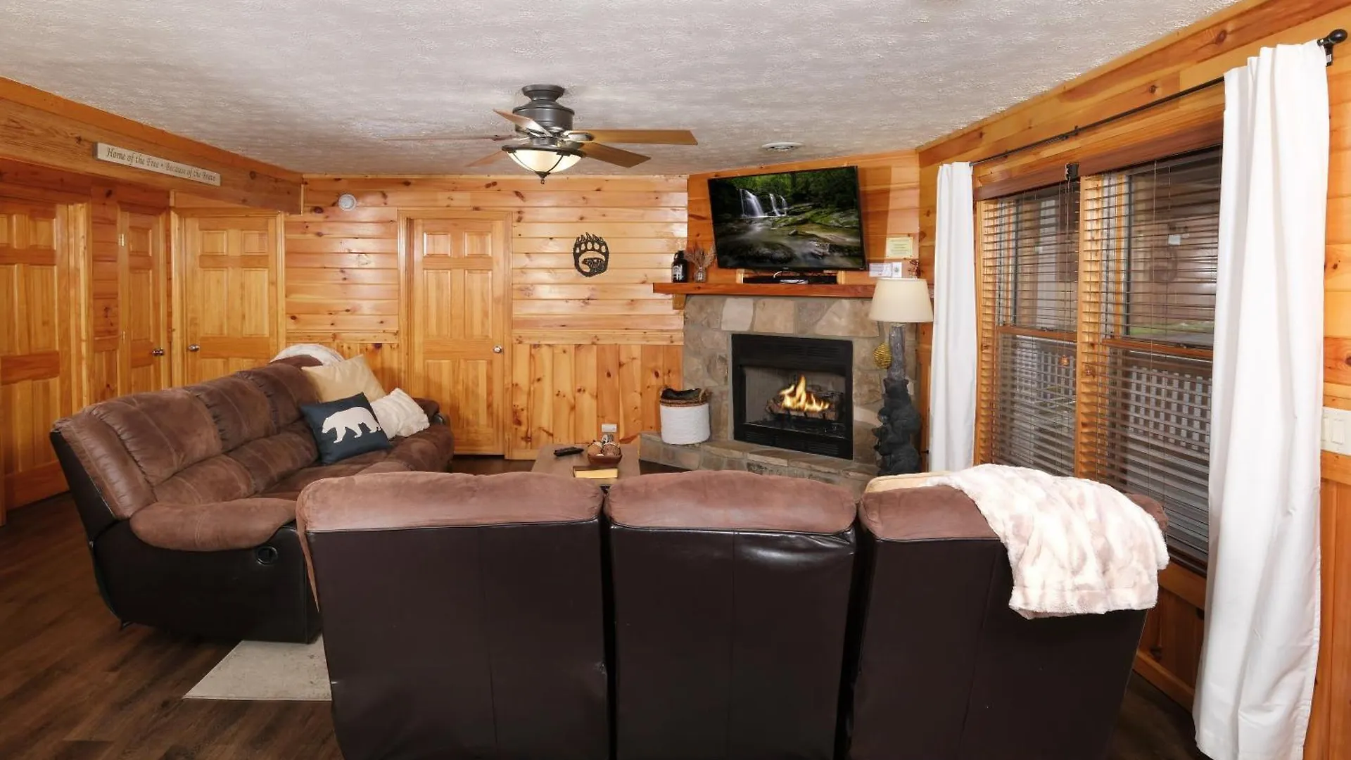 Holiday home 6br W Outdoor Pool Just 3 Min To Pigeon Forge! Free Attraction Tickets Gameroom Hot Tub