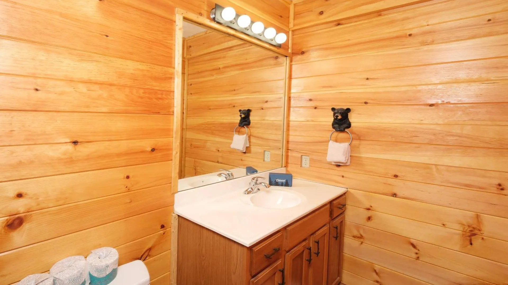 Holiday home 6br W Outdoor Pool Just 3 Min To Pigeon Forge! Free Attraction Tickets Gameroom Hot Tub *