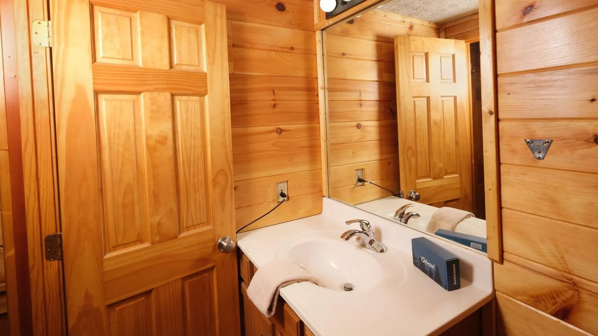 6br W Outdoor Pool Just 3 Min To Pigeon Forge! Free Attraction Tickets Gameroom Hot Tub Holiday home Pigeon Forge
