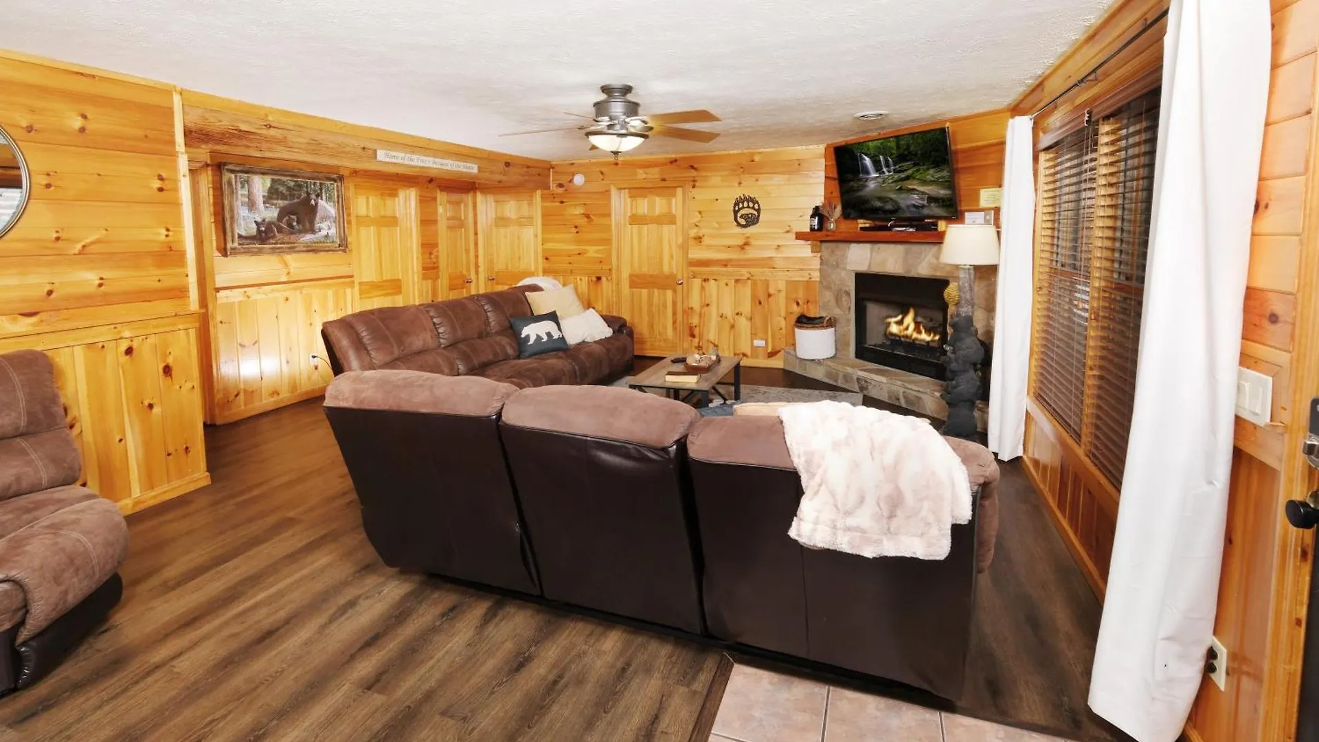 Holiday home 6br W Outdoor Pool Just 3 Min To Pigeon Forge! Free Attraction Tickets Gameroom Hot Tub Pigeon Forge