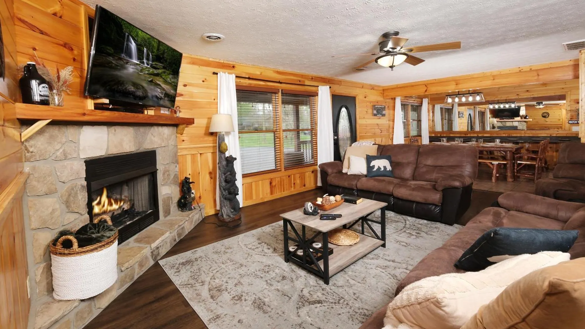 6br W Outdoor Pool Just 3 Min To Pigeon Forge! Free Attraction Tickets Gameroom Hot Tub Pigeon Forge
