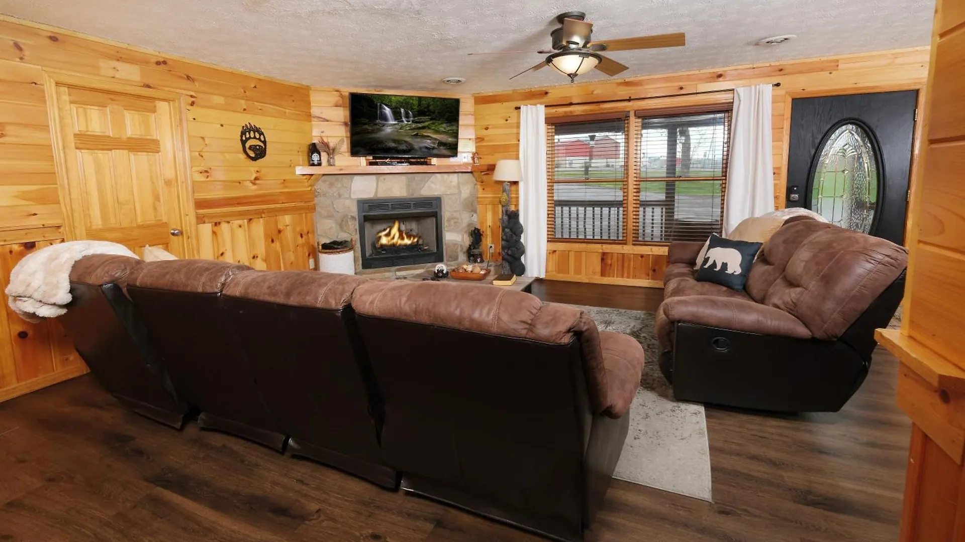 6br W Outdoor Pool Just 3 Min To Pigeon Forge! Free Attraction Tickets Gameroom Hot Tub Holiday home