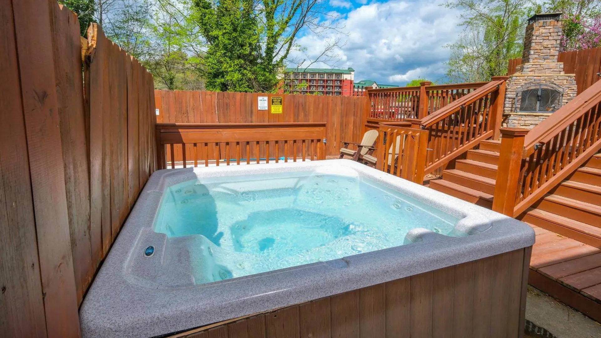 6br W Outdoor Pool Just 3 Min To Pigeon Forge! Free Attraction Tickets Gameroom Hot Tub Pigeon Forge