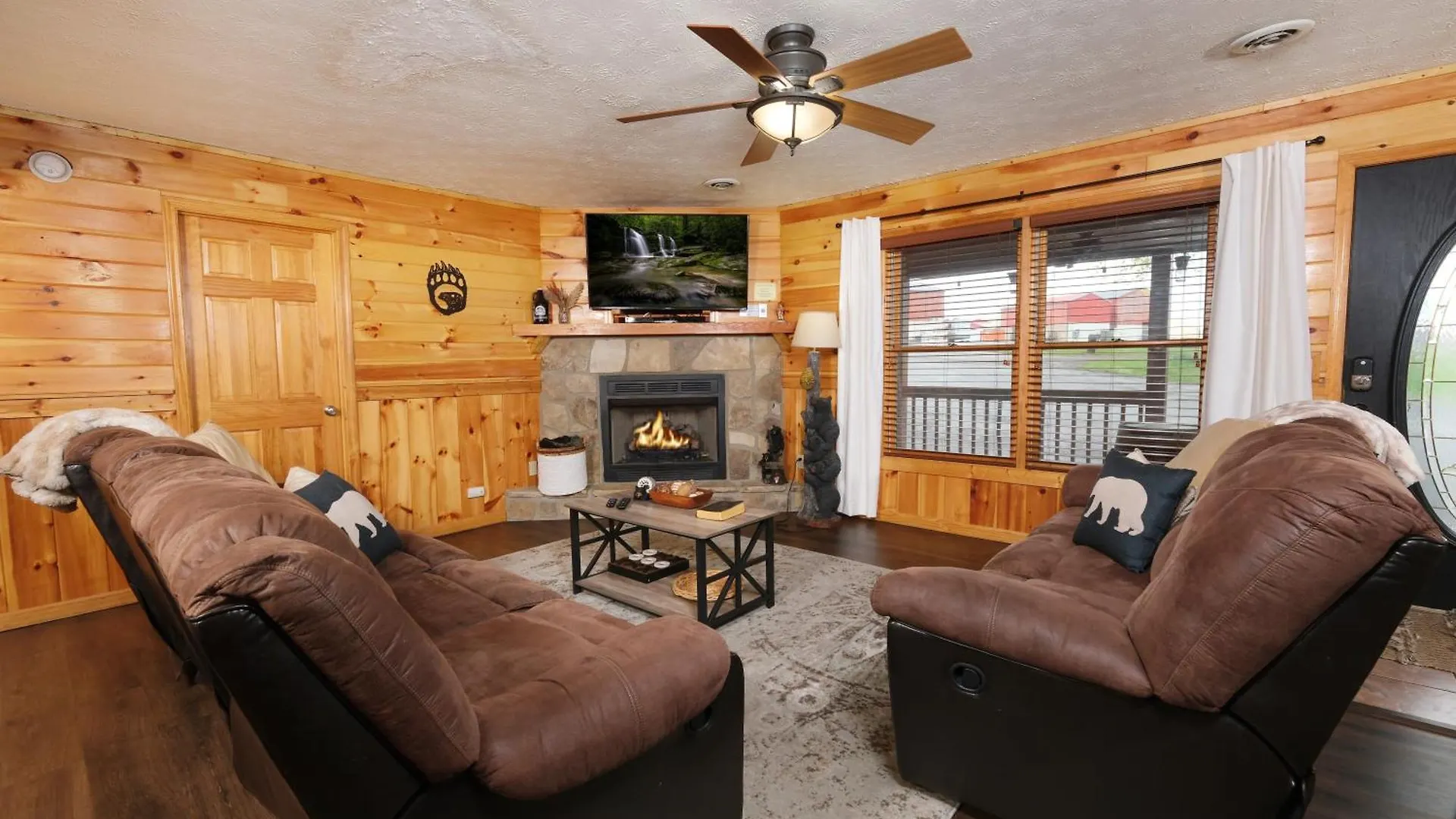 6br W Outdoor Pool Just 3 Min To Pigeon Forge! Free Attraction Tickets Gameroom Hot Tub * Pigeon Forge