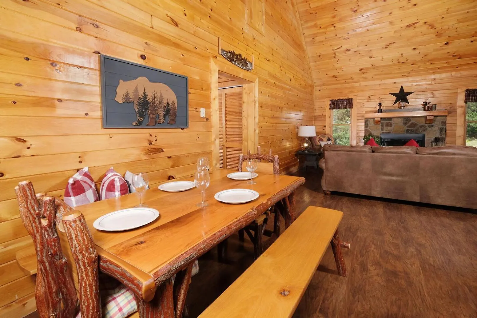 Charming 2br Mountain Views! Hot Tub Holiday home Pigeon Forge