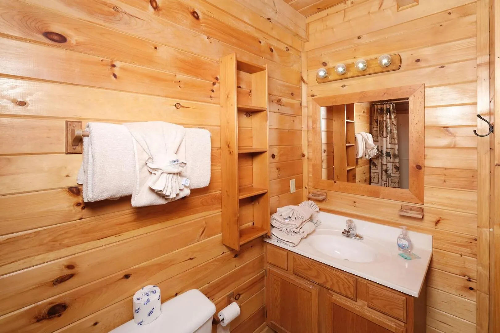 Holiday home Charming 2br Mountain Views! Hot Tub Pigeon Forge