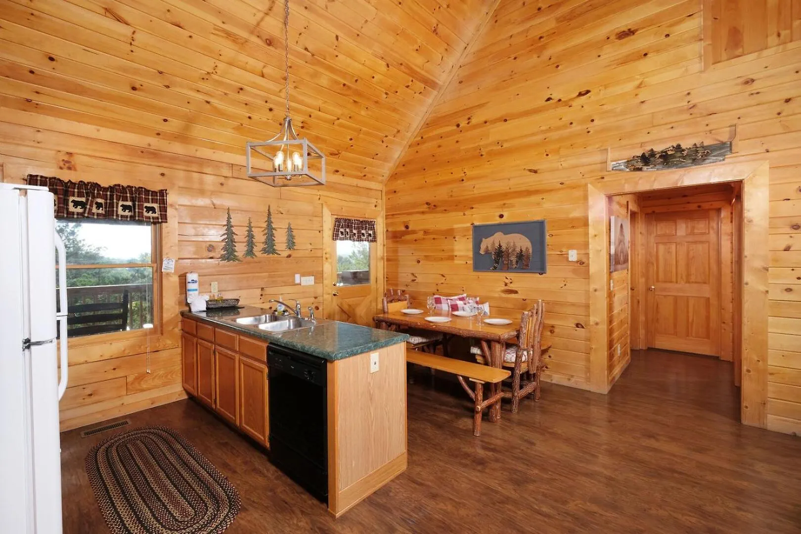 Charming 2br Mountain Views! Hot Tub Holiday home