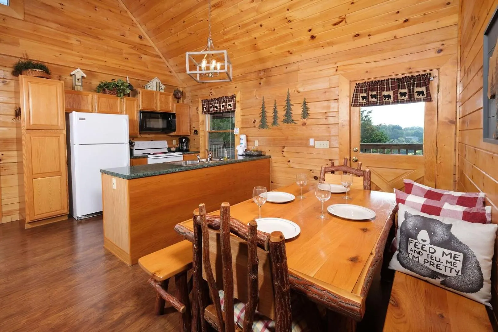 Charming 2br Mountain Views! Hot Tub Holiday home Pigeon Forge