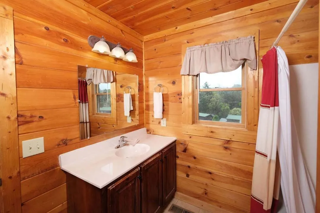 Stunning 2br 5 Min To Pkwy Hot Tub Free Attraction Tickets Pigeon Forge