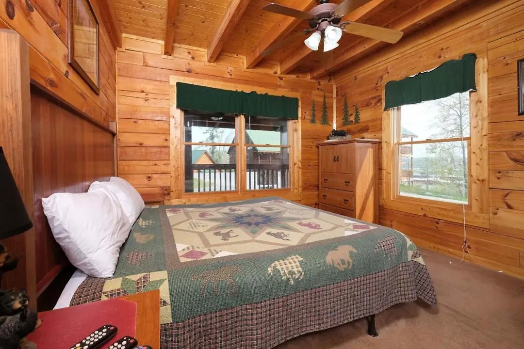 Stunning 2br 5 Min To Pkwy Hot Tub Free Attraction Tickets Holiday home Pigeon Forge