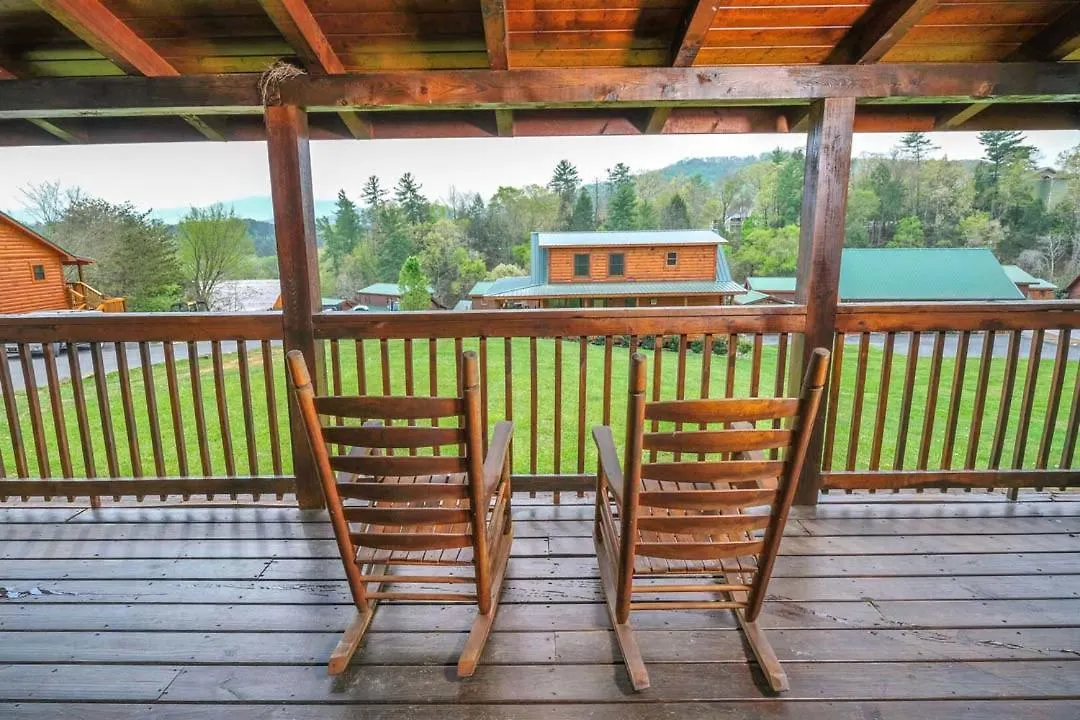 Stunning 2br 5 Min To Pkwy Hot Tub Free Attraction Tickets *