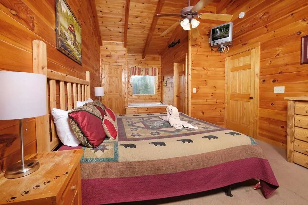 Stunning 2br 5 Min To Pkwy Hot Tub Free Attraction Tickets Holiday home Pigeon Forge