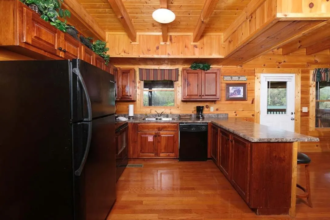 Stunning 2br 5 Min To Pkwy Hot Tub Free Attraction Tickets