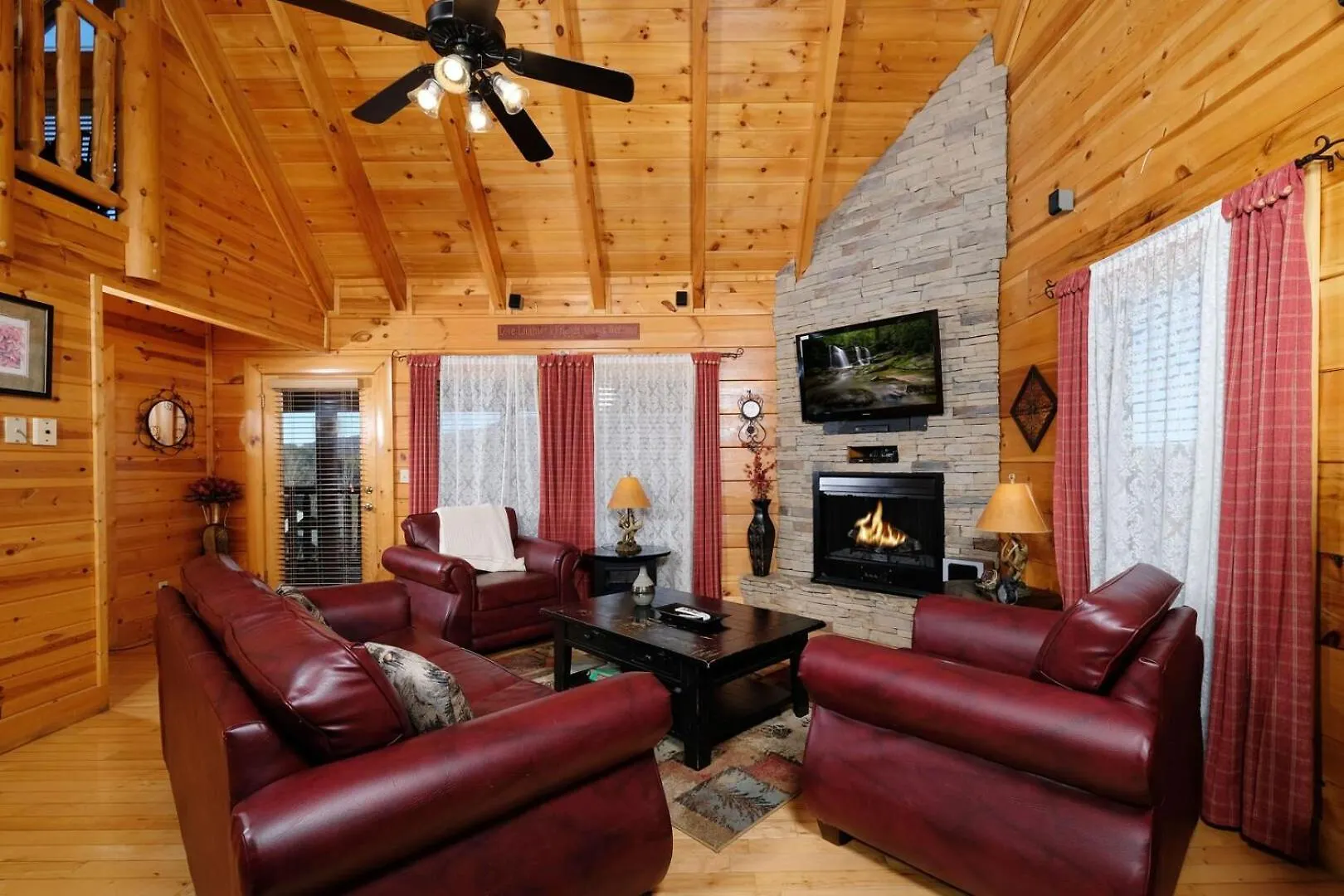 Romantic 1br Unbelievable Views! Hot Tub Holiday home