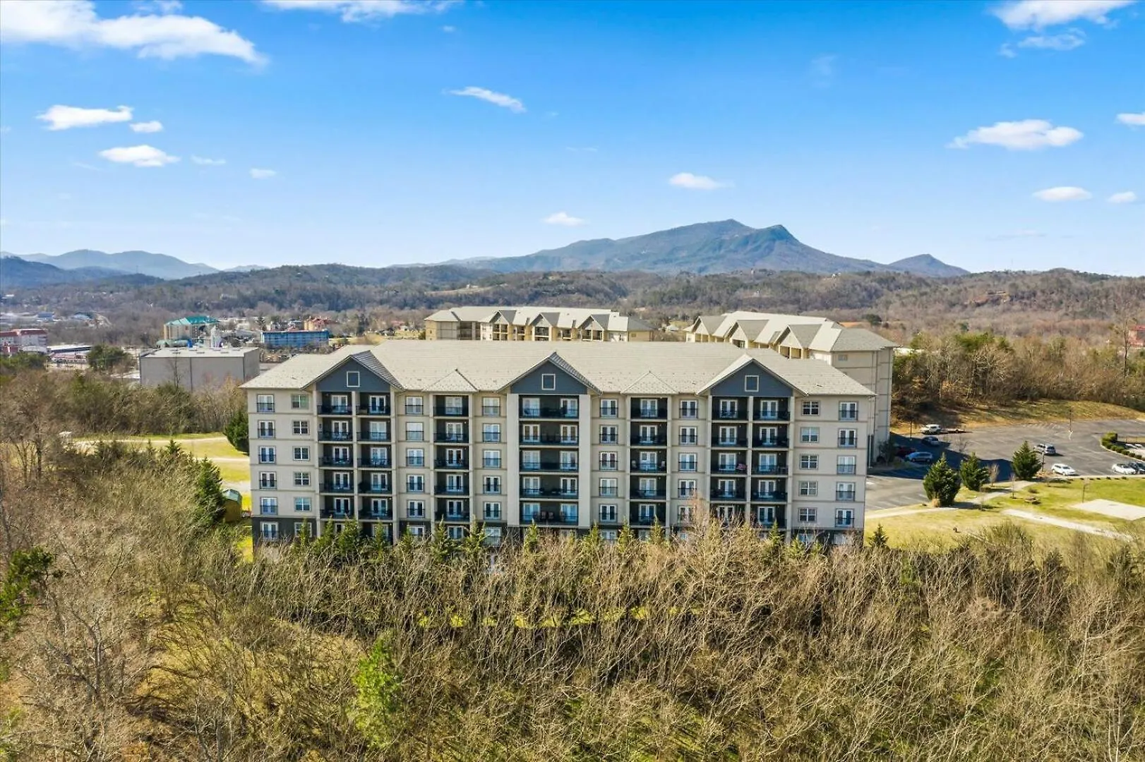 Spacious 3br Just 2 Min To Pkwy Holiday home