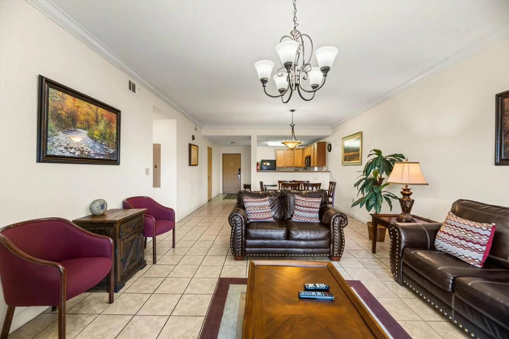 Spacious 3br Just 2 Min To Pkwy Holiday home *