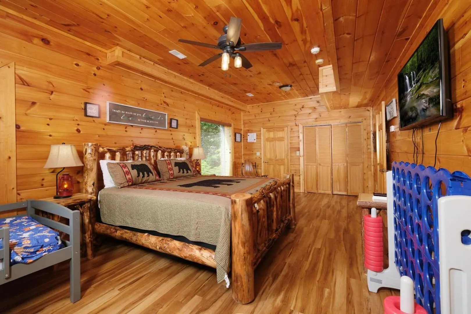 Pet Friendly 3br Theater Hot Tub Pool Table Holiday home Pigeon Forge