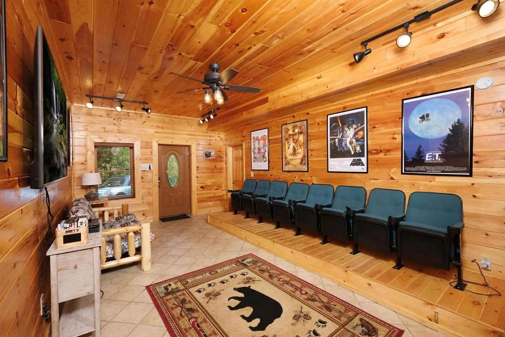 Pet Friendly 3br Theater Hot Tub Pool Table