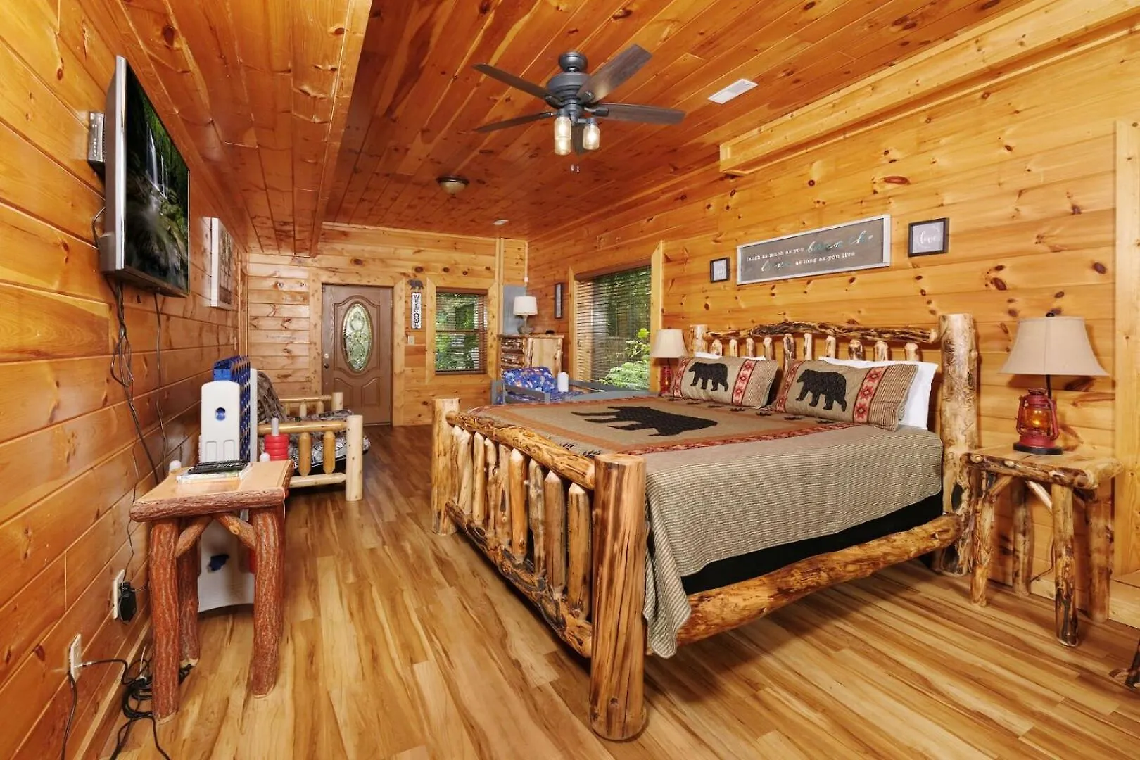 Pet Friendly 3br Theater Hot Tub Pool Table Holiday home