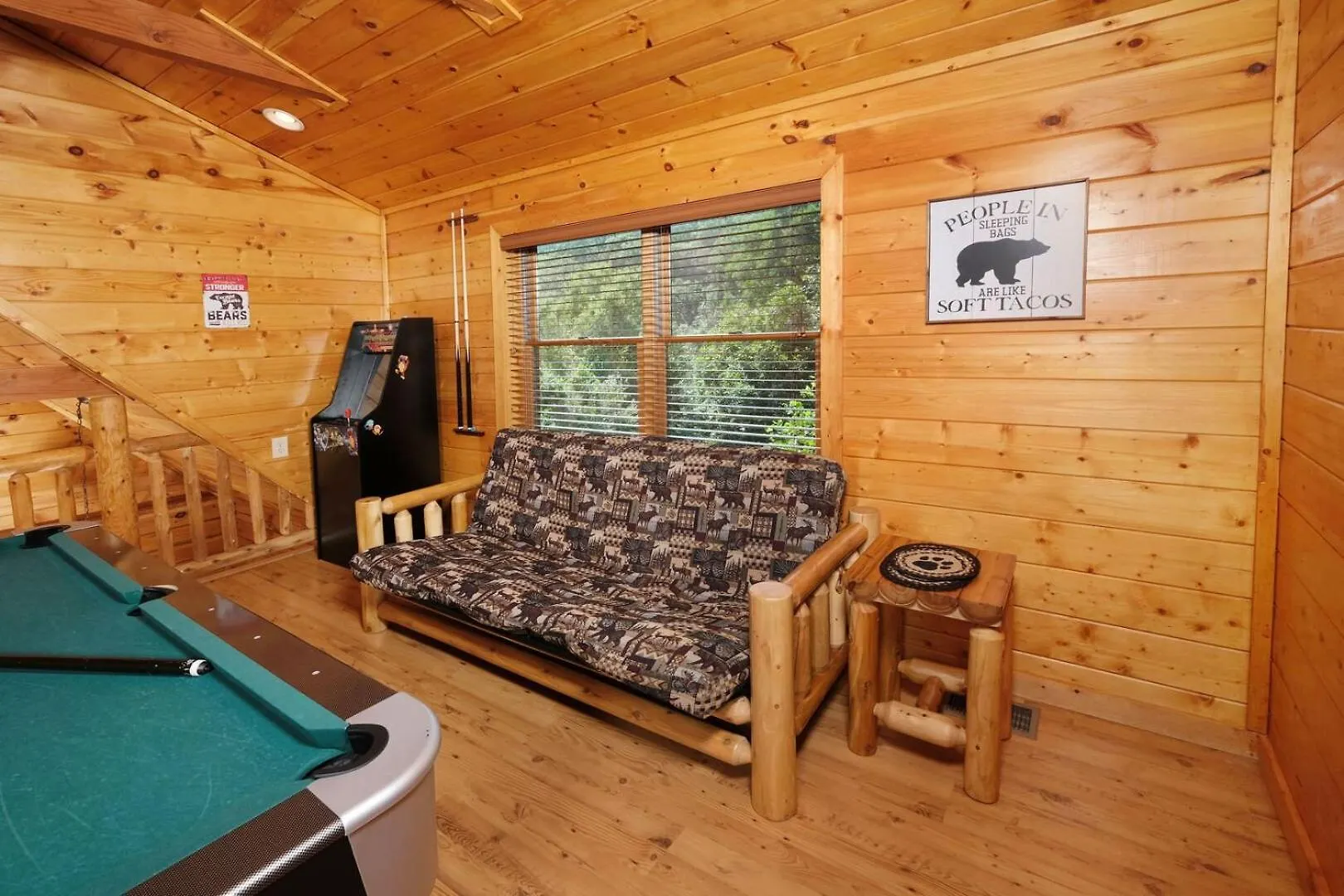 Pet Friendly 3br Theater Hot Tub Pool Table Holiday home *