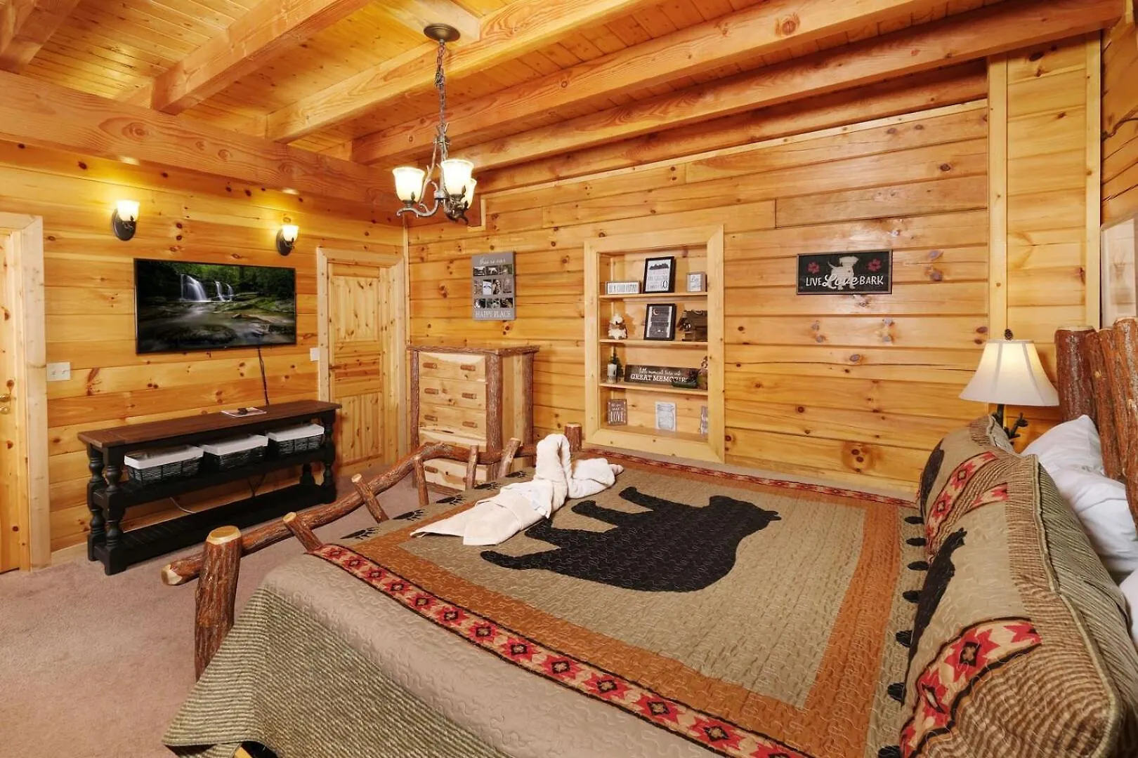 Pet Friendly 3br Theater Hot Tub Pool Table Pigeon Forge