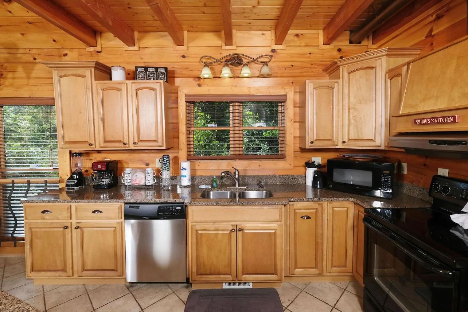 Pet Friendly 3br Theater Hot Tub Pool Table Holiday home *
