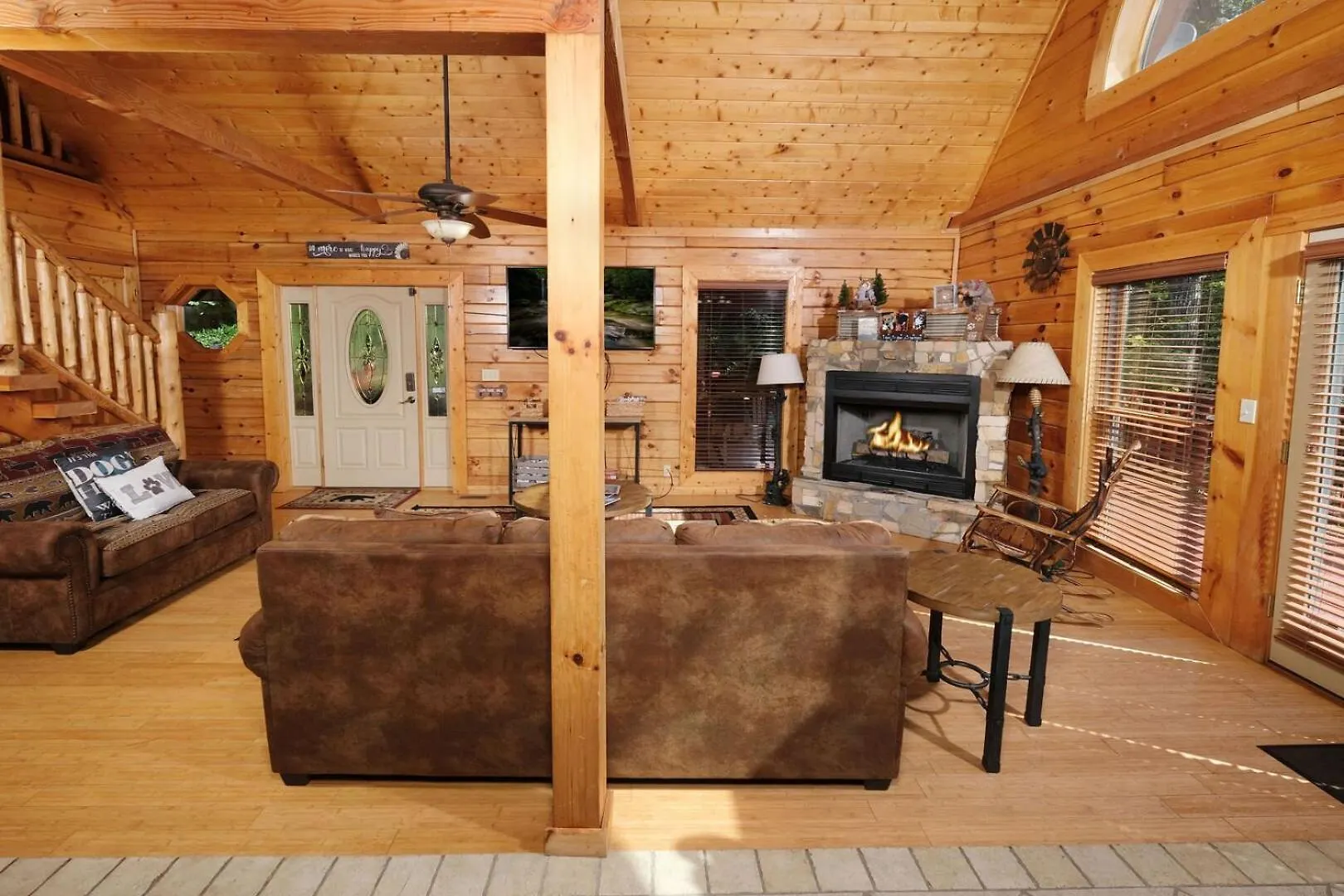Holiday home Pet Friendly 3br Theater Hot Tub Pool Table *