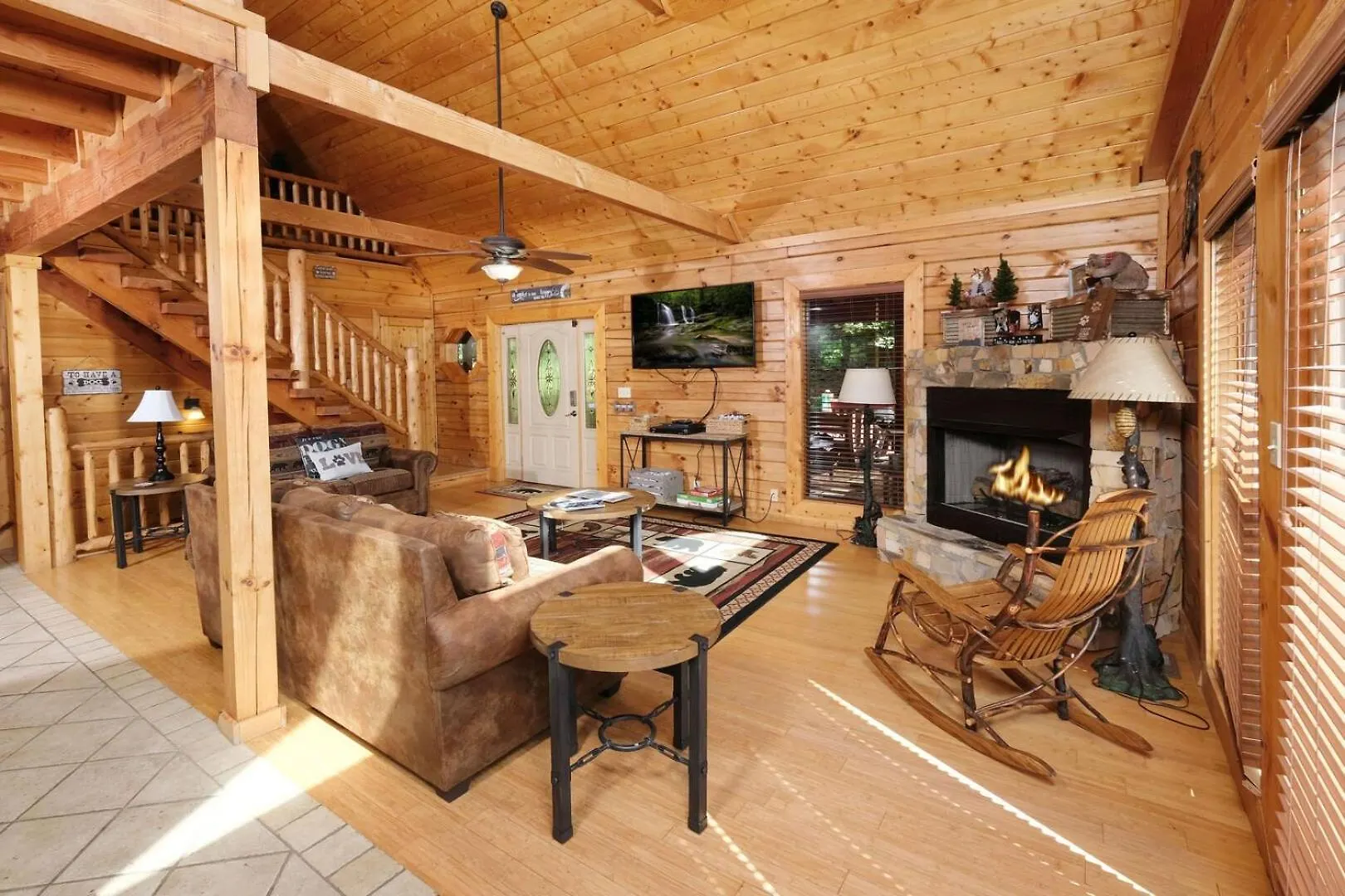 Pet Friendly 3br Theater Hot Tub Pool Table * Pigeon Forge