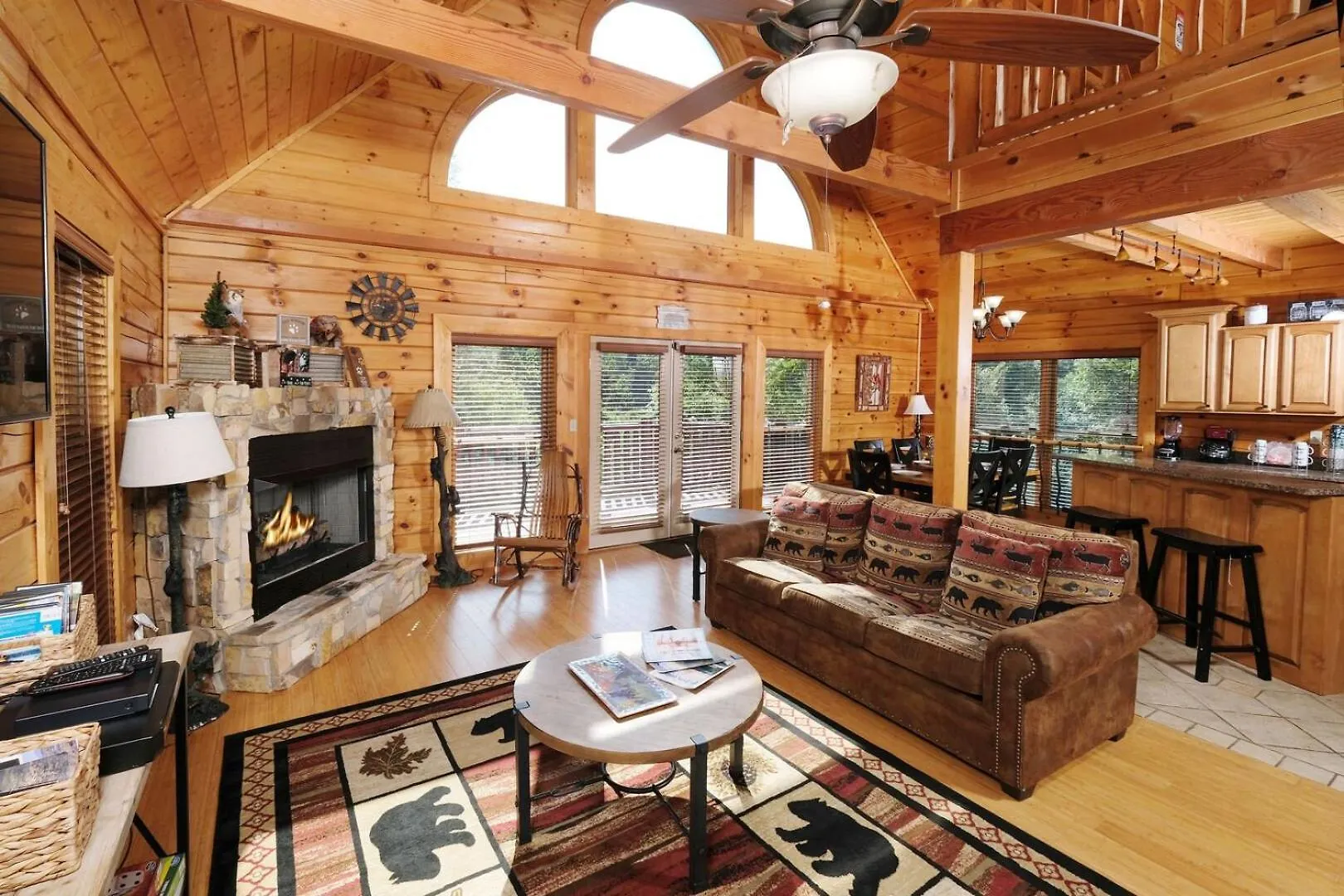 Pet Friendly 3br Theater Hot Tub Pool Table Pigeon Forge
