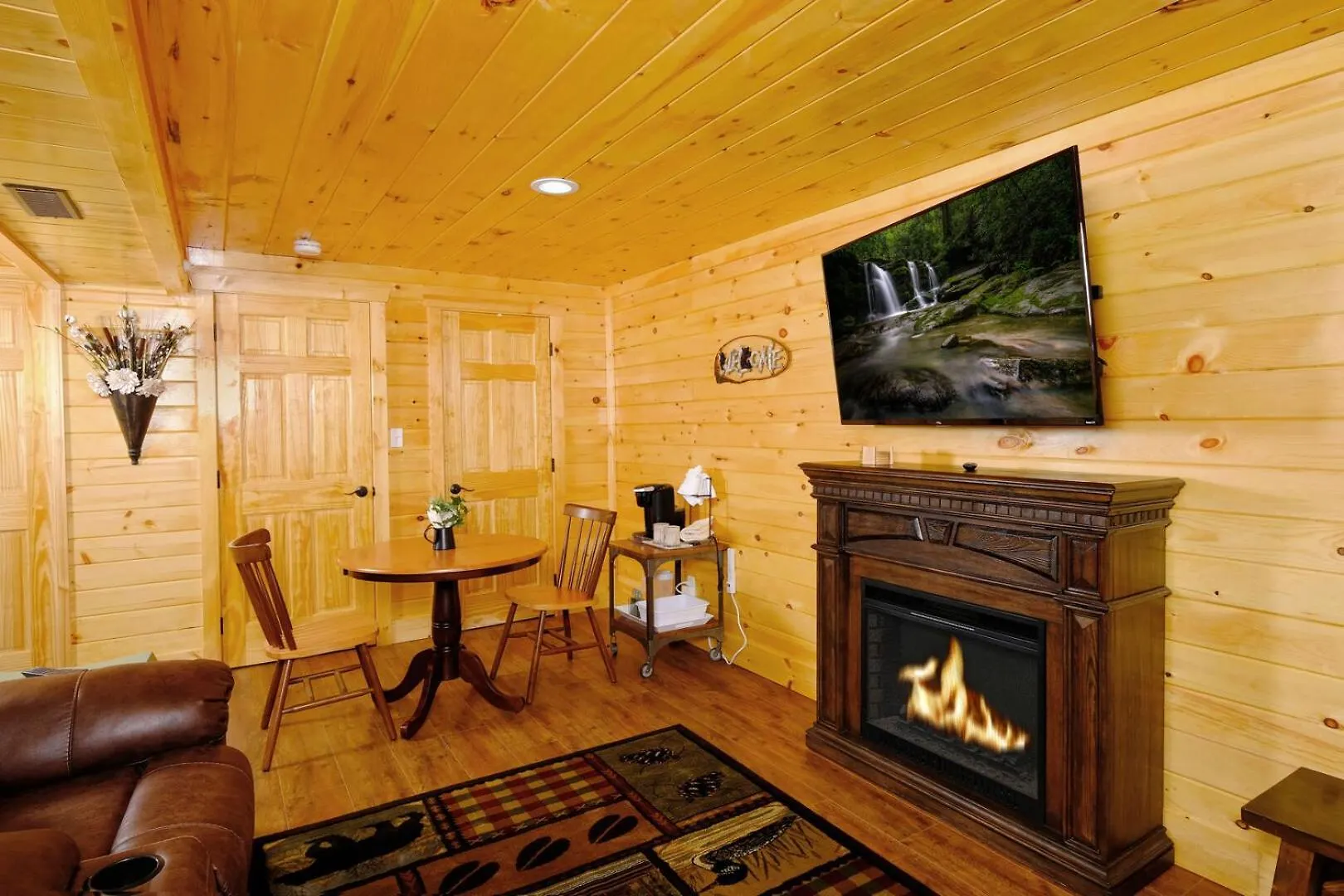 Cozy And Relaxing 2br Hot Tub Pool Table Free Attraction Tickets Pigeon Forge