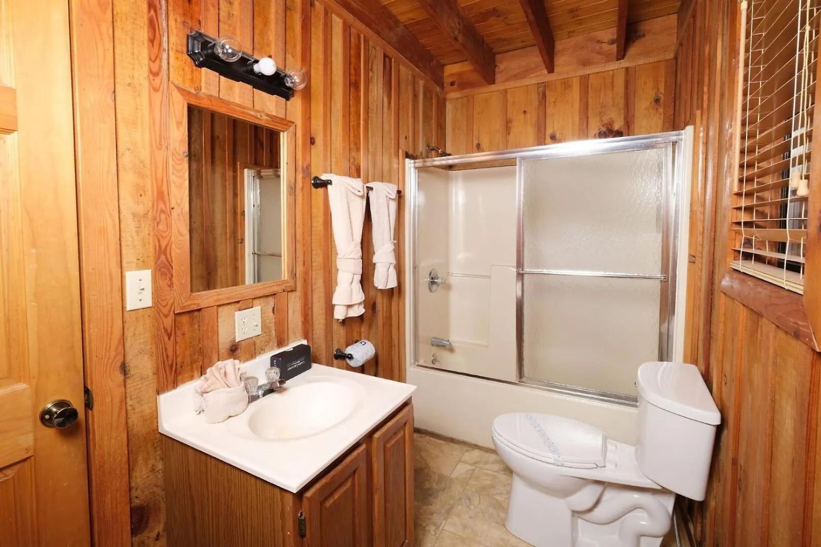 Romantic 1br Hot Tub Free Attraction Tickets Holiday home