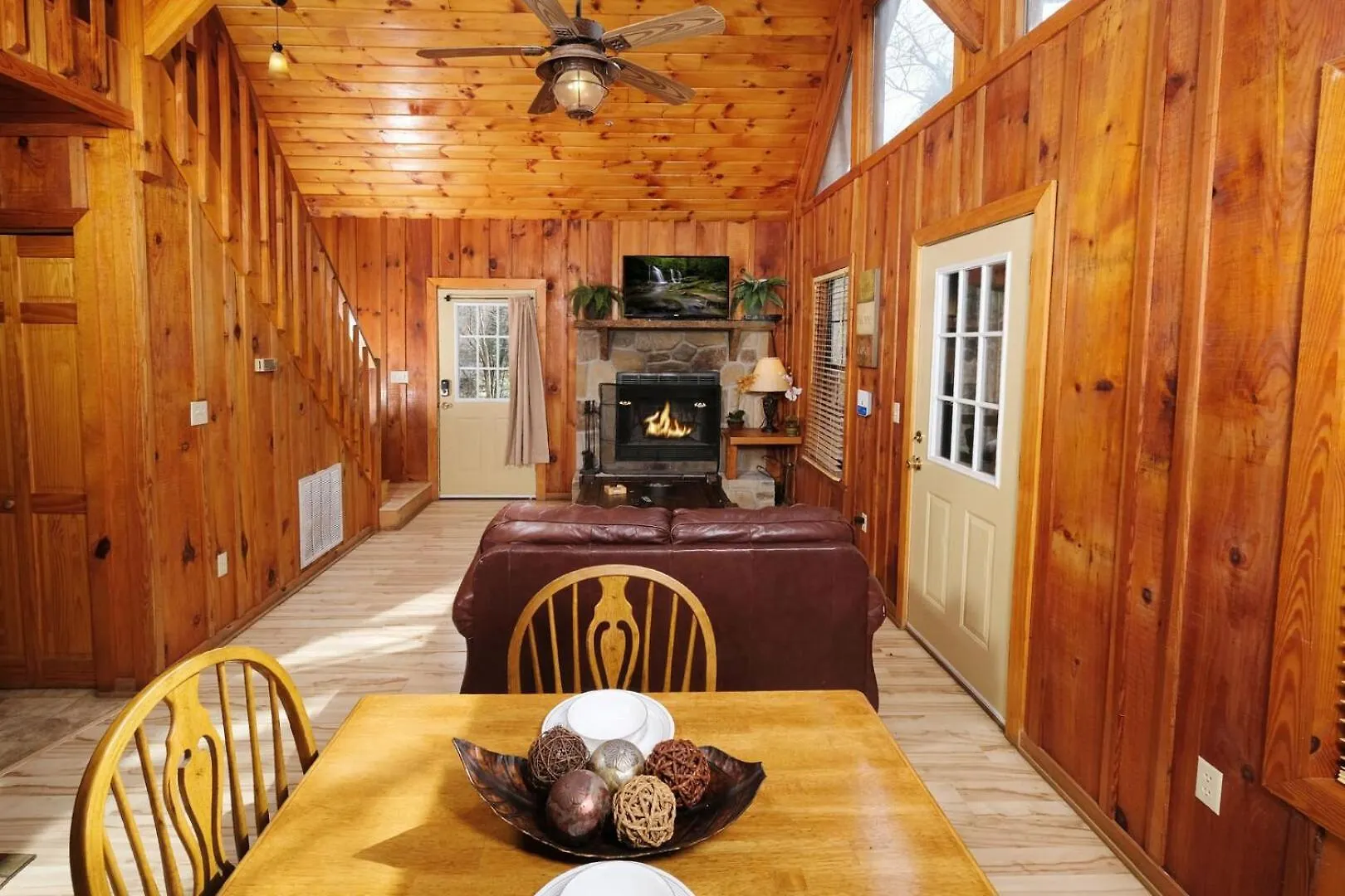 Romantic 1br Hot Tub Free Attraction Tickets Pigeon Forge