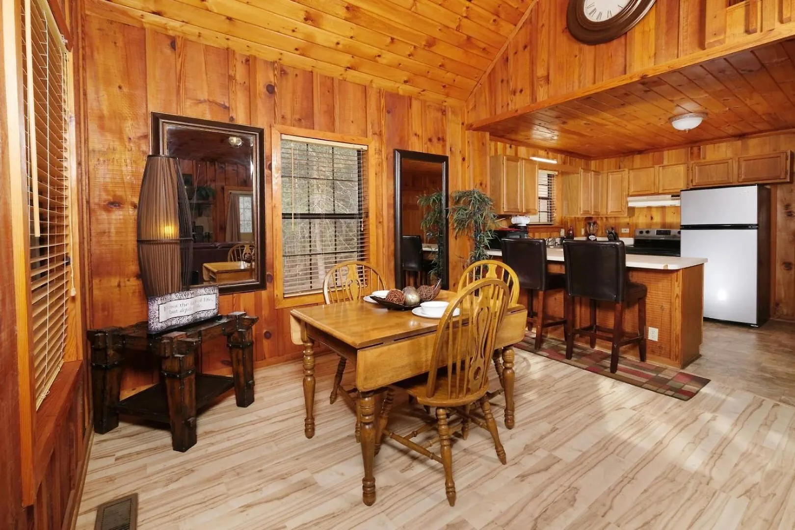 Romantic 1br Hot Tub Free Attraction Tickets Holiday home Pigeon Forge