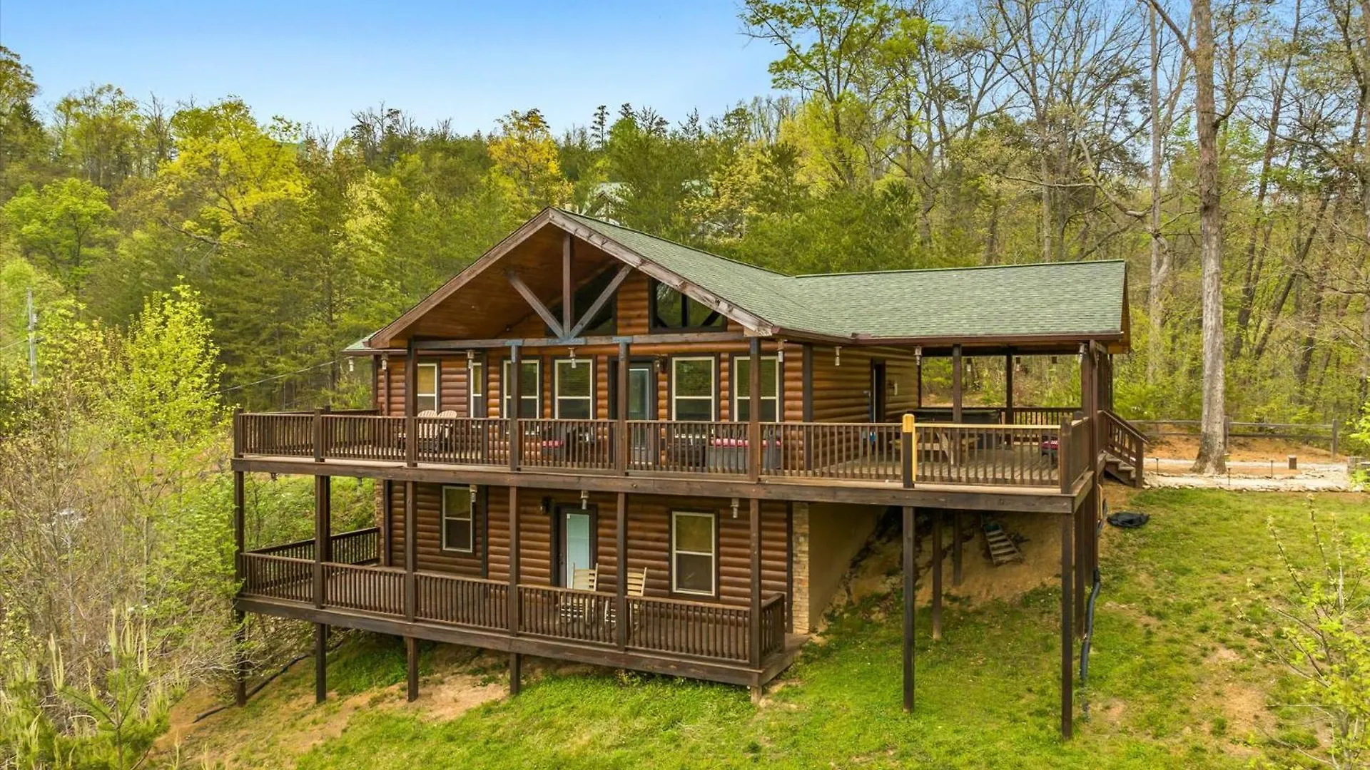 Holiday home Modern 3br Views Hot Tub Fire Pit Gameroom Free Attraction Tickets Pigeon Forge
