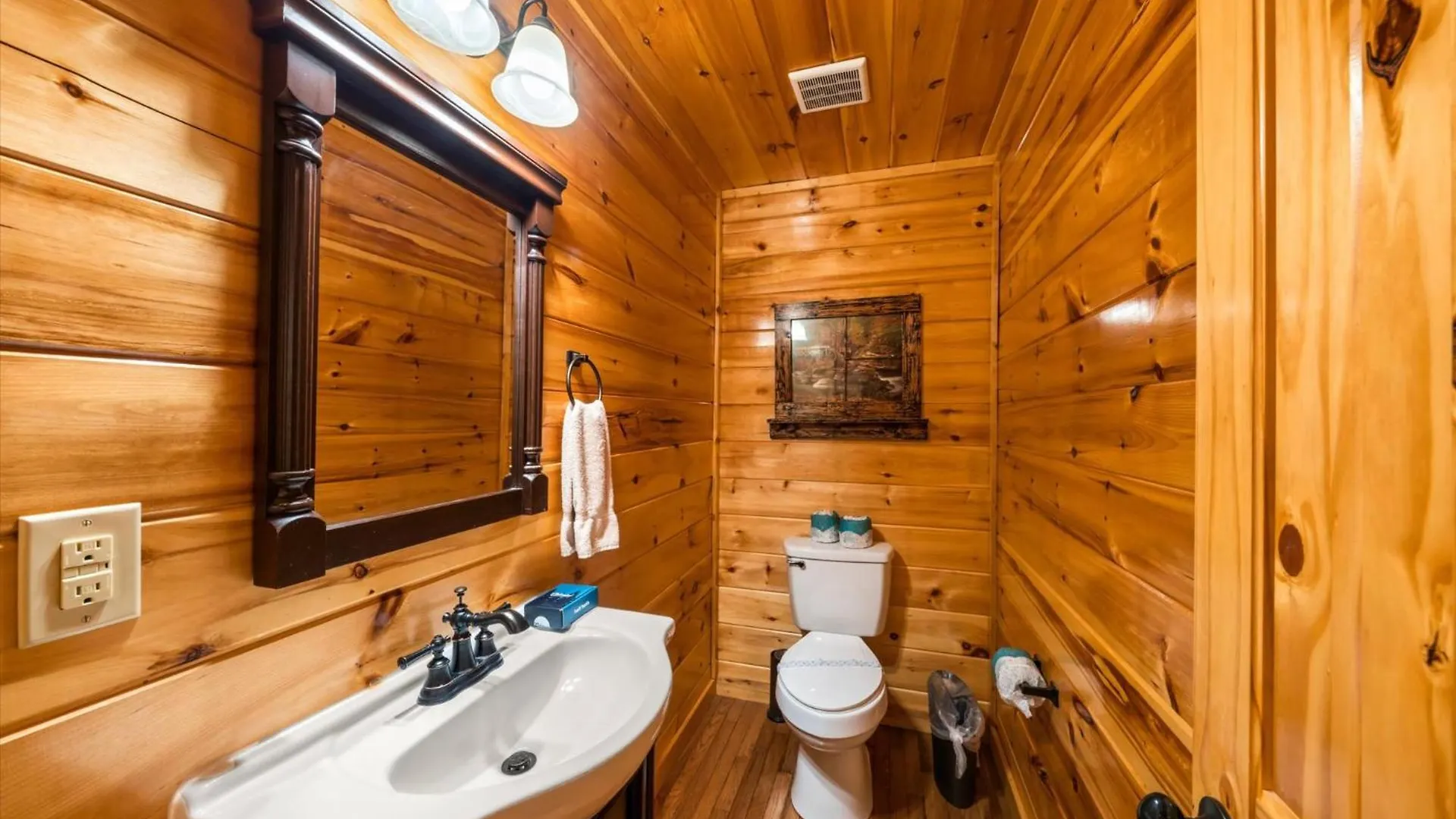 Modern 3br Views Hot Tub Fire Pit Gameroom Free Attraction Tickets * Pigeon Forge