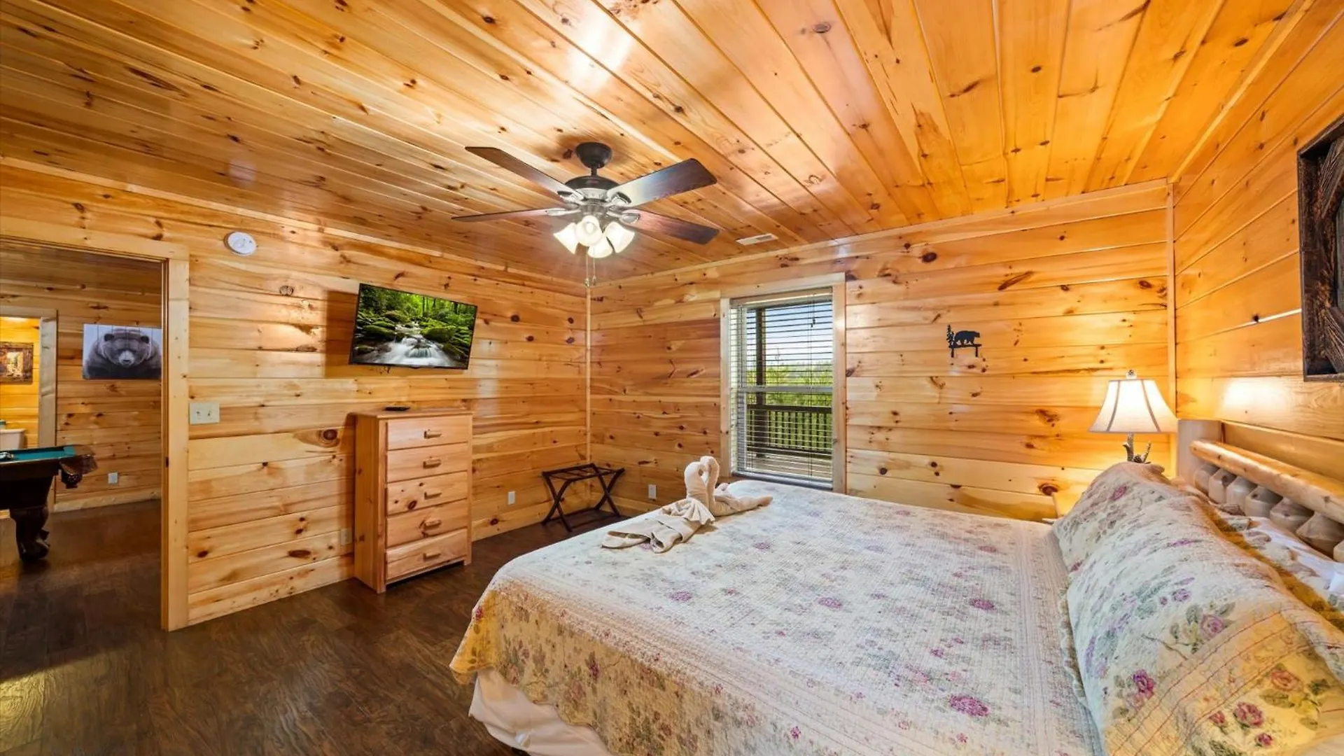 Holiday home Modern 3br Views Hot Tub Fire Pit Gameroom Free Attraction Tickets *