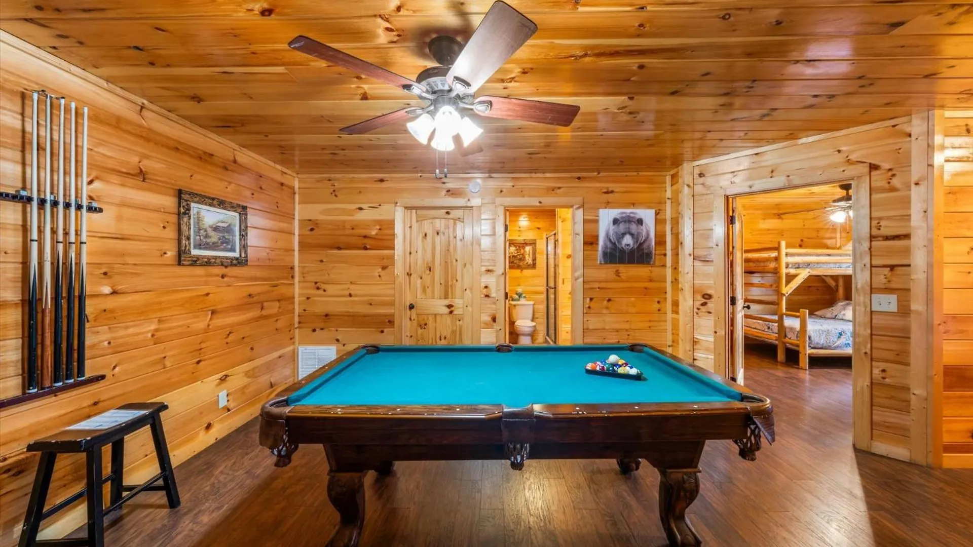 Modern 3br Views Hot Tub Fire Pit Gameroom Free Attraction Tickets Holiday home Pigeon Forge