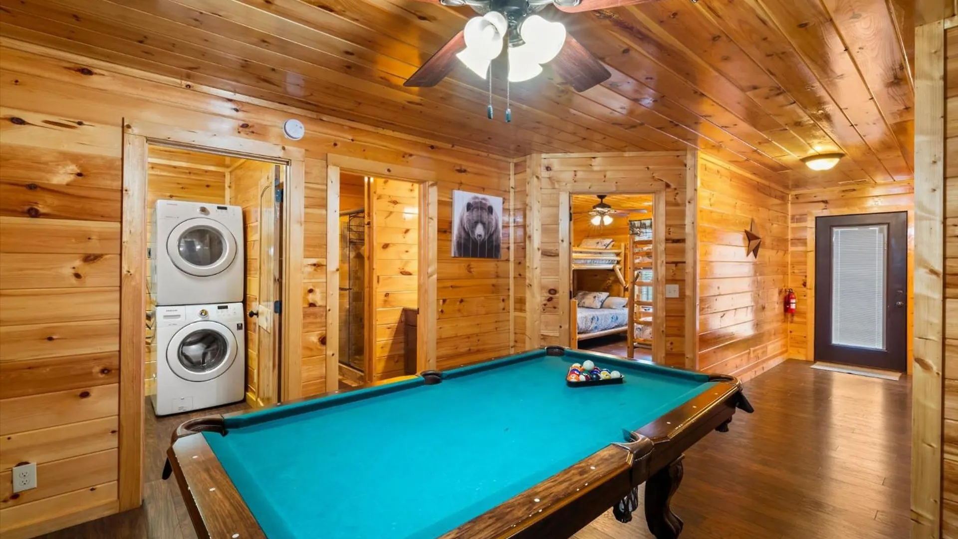 Modern 3br Views Hot Tub Fire Pit Gameroom Free Attraction Tickets Holiday home Pigeon Forge