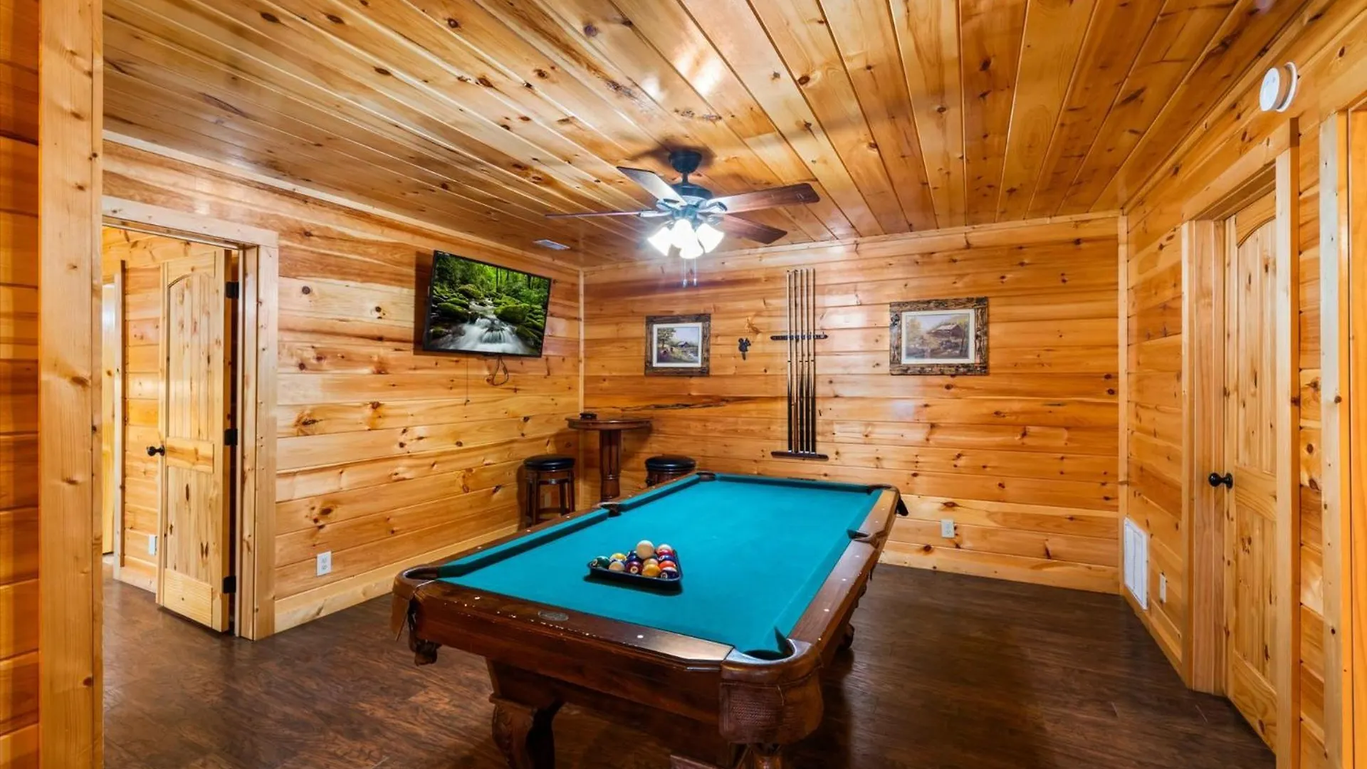 Holiday home Modern 3br Views Hot Tub Fire Pit Gameroom Free Attraction Tickets *