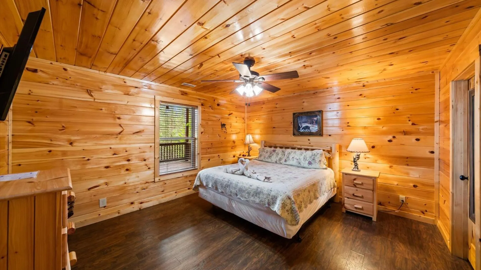 Modern 3br Views Hot Tub Fire Pit Gameroom Free Attraction Tickets Holiday home Pigeon Forge