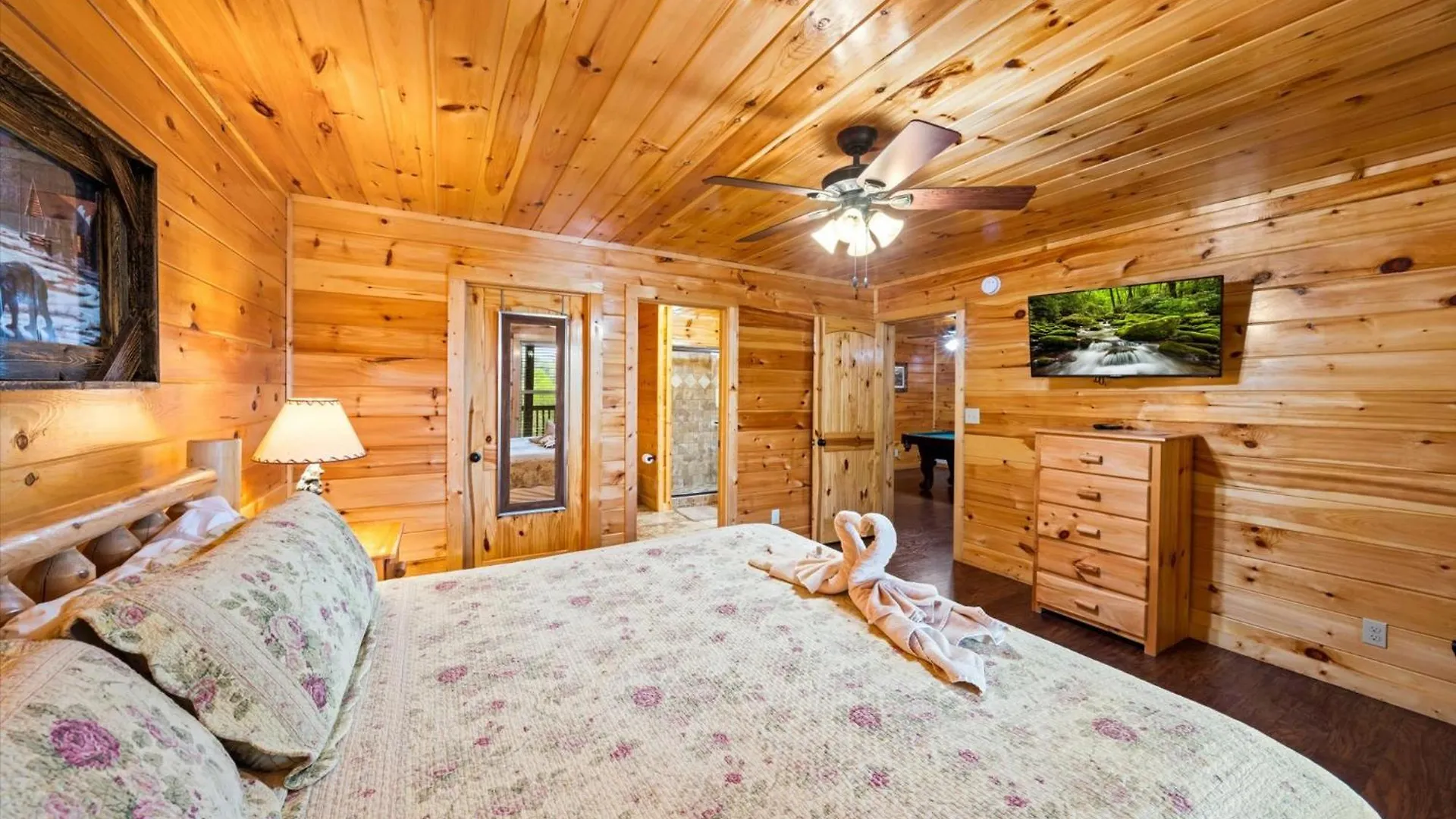 Modern 3br Views Hot Tub Fire Pit Gameroom Free Attraction Tickets * Pigeon Forge