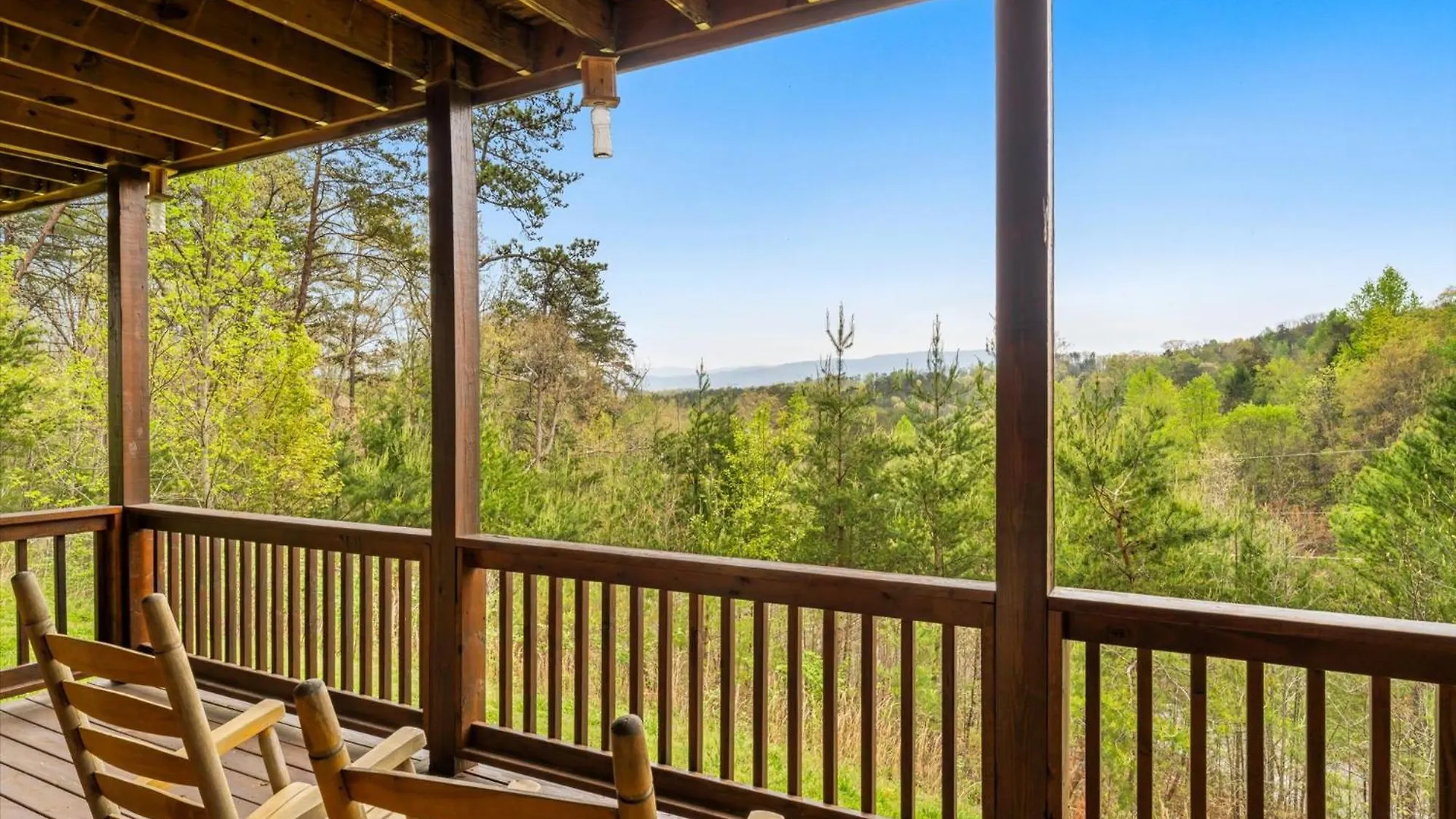 Modern 3br Views Hot Tub Fire Pit Gameroom Free Attraction Tickets Holiday home Pigeon Forge