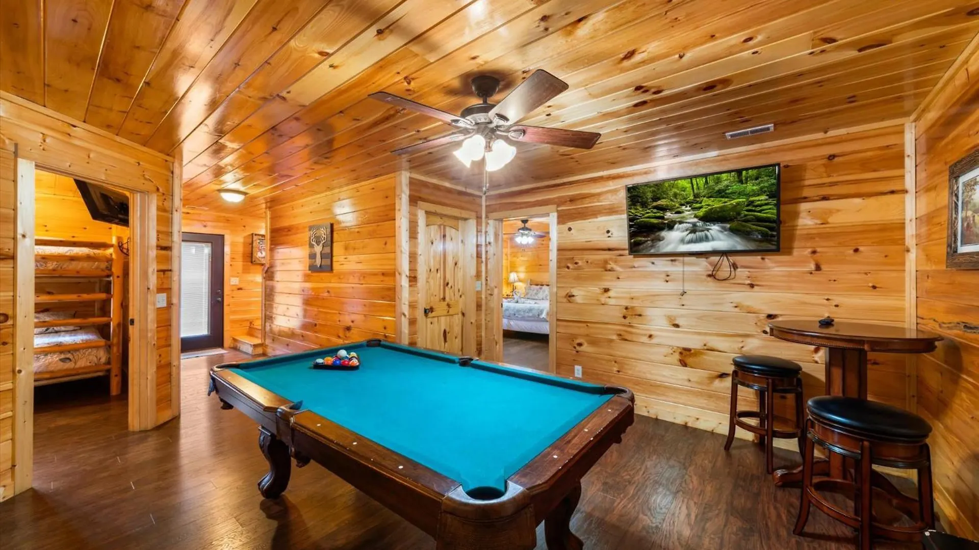 Holiday home Modern 3br Views Hot Tub Fire Pit Gameroom Free Attraction Tickets