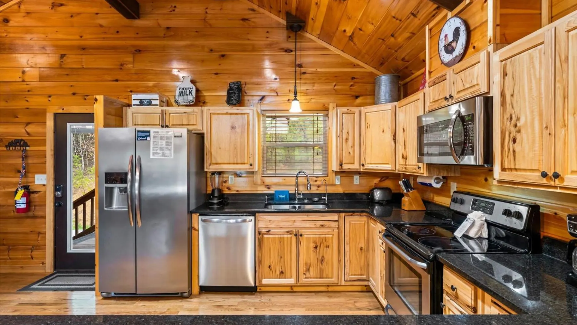 Modern 3br Views Hot Tub Fire Pit Gameroom Free Attraction Tickets *