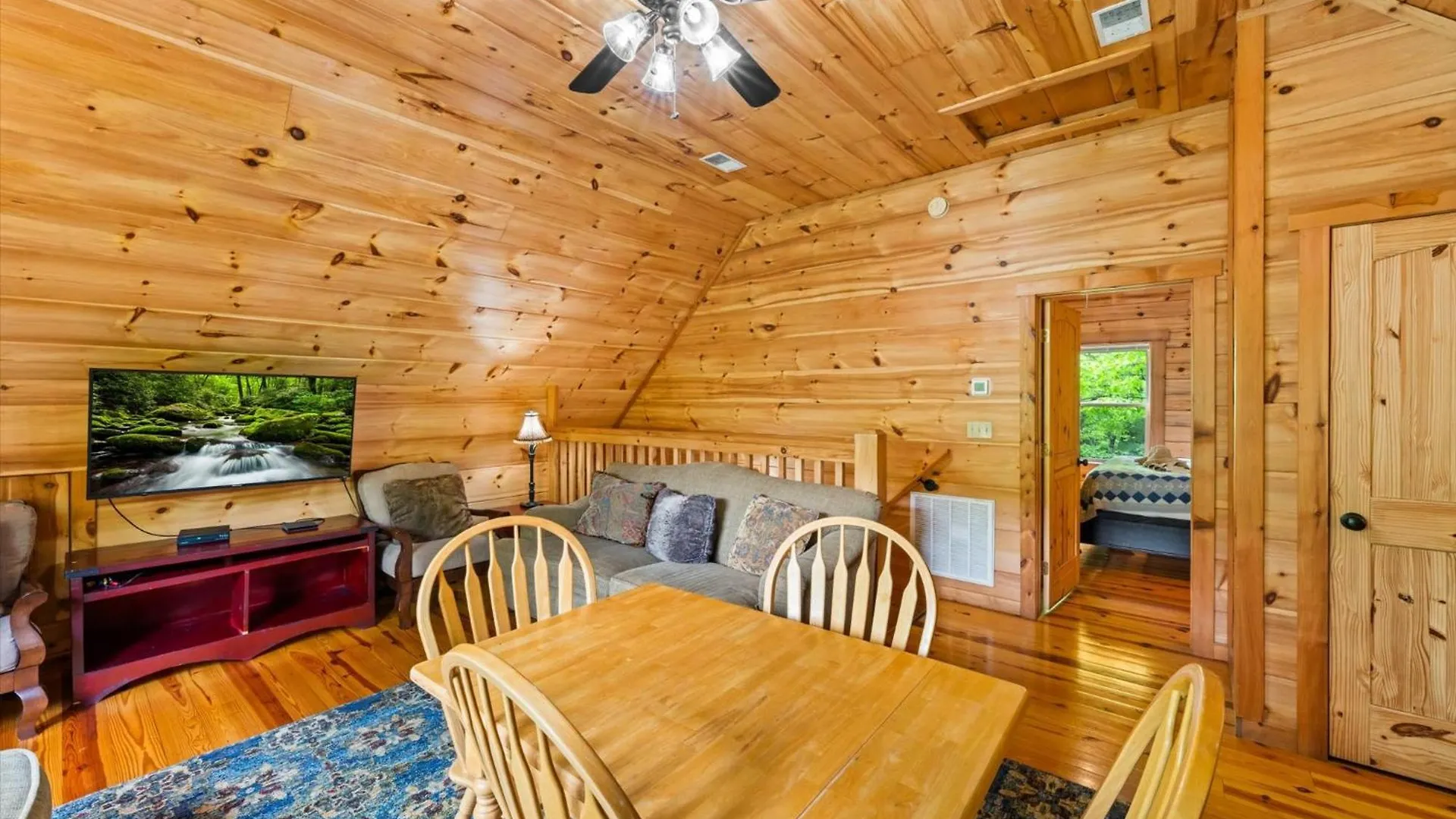 Relaxing 3br Fire Pit Pool Table Hot Tub Free Attraction Tickets Holiday home Pigeon Forge