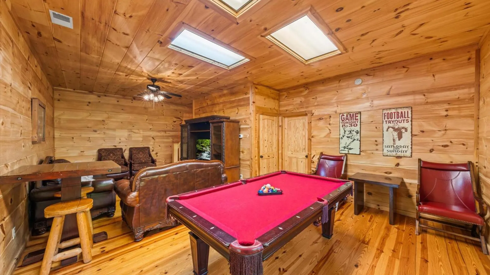 Holiday home Relaxing 3br Fire Pit Pool Table Hot Tub Free Attraction Tickets Pigeon Forge