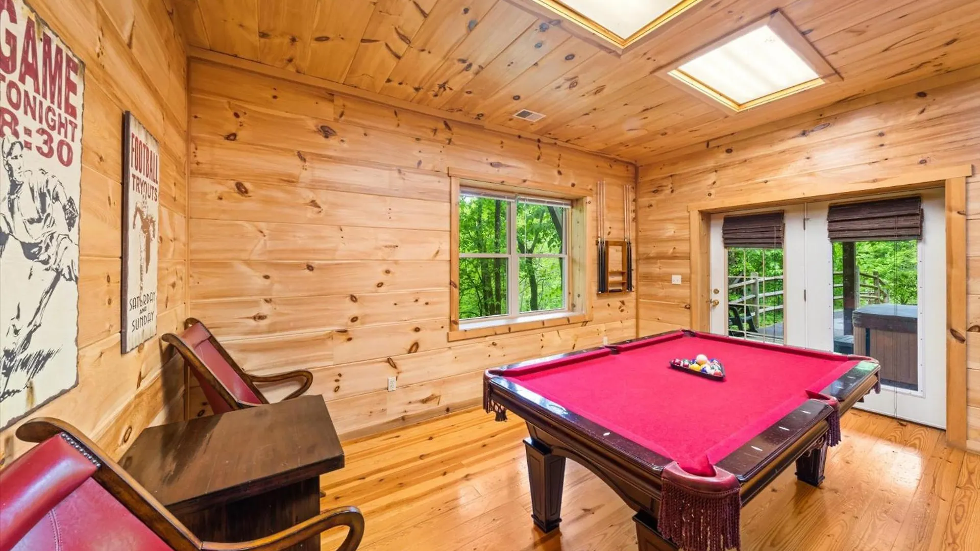 Holiday home Relaxing 3br Fire Pit Pool Table Hot Tub Free Attraction Tickets *