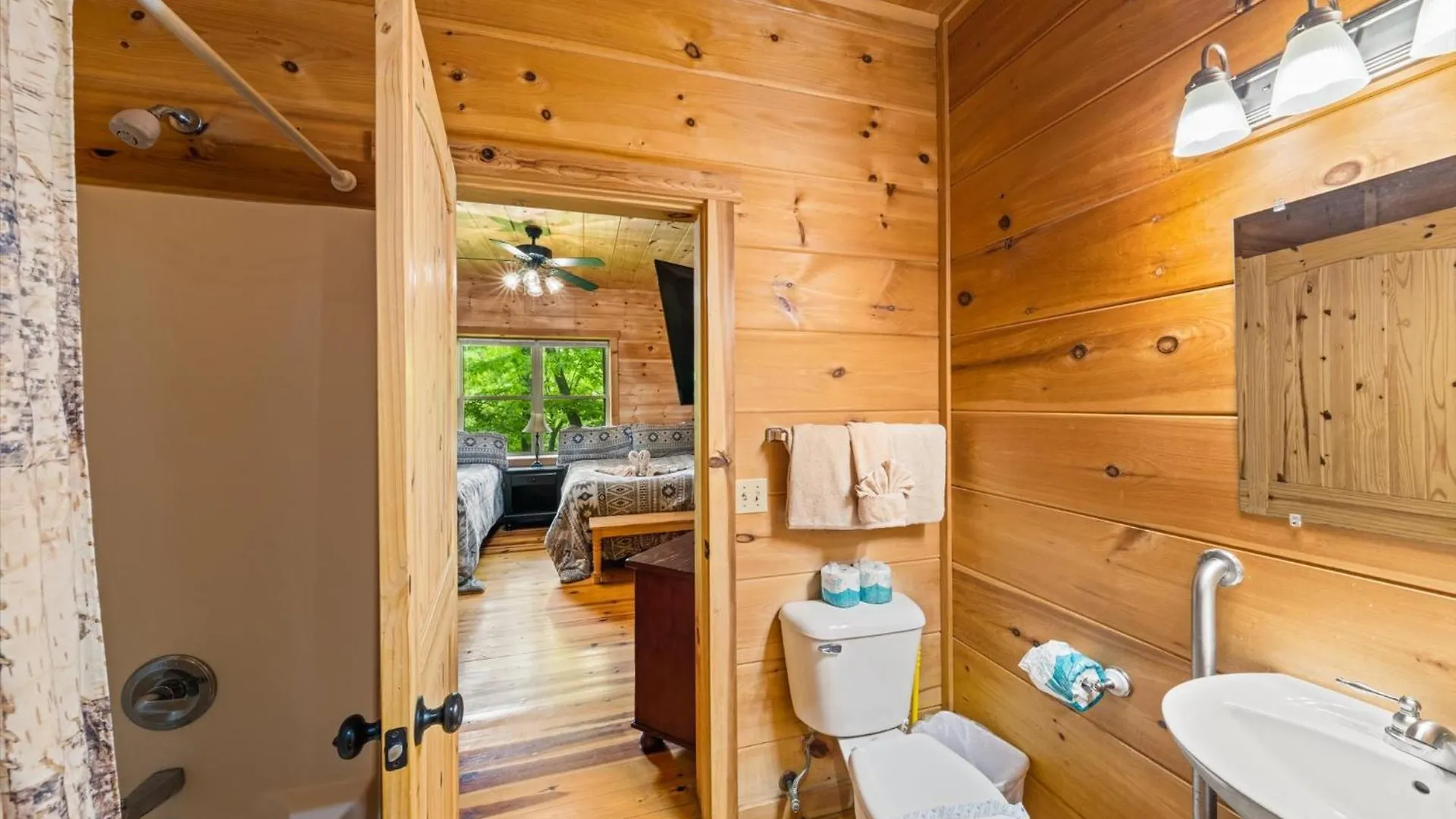 Holiday home Relaxing 3br Fire Pit Pool Table Hot Tub Free Attraction Tickets Pigeon Forge