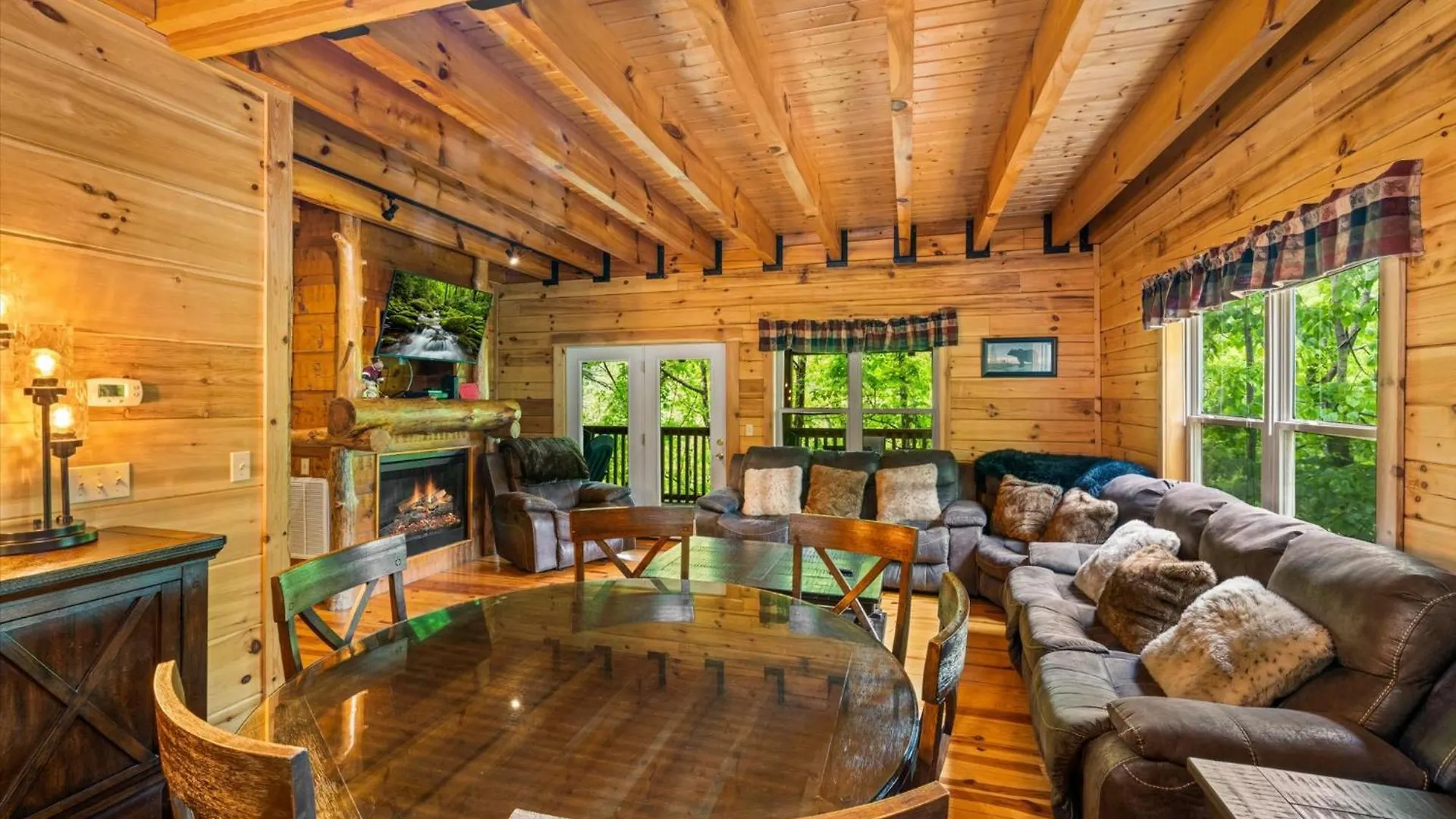Relaxing 3br Fire Pit Pool Table Hot Tub Free Attraction Tickets *
